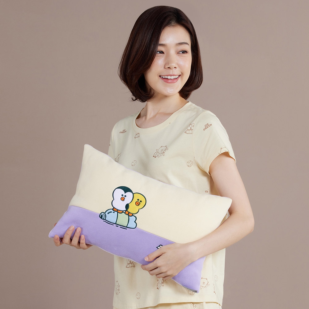 LINE FRIENDS｜莎莉企鵝方形抱枕（30x45公分）-鵝絨黃產品圖