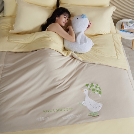 撐傘鵝 四季被-奶霜杏