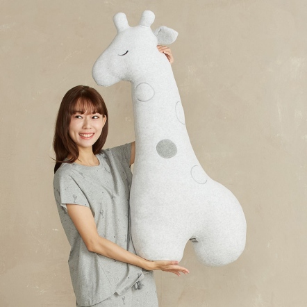 【攜旺認養】長頸鹿大抱枕-銀白灰