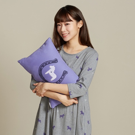 幸運馬蹄方形抱枕（30x45公分）-星光紫