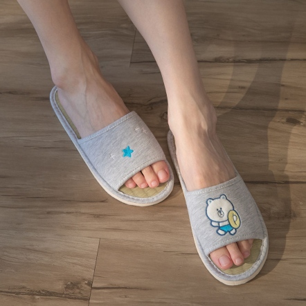 LINE FRIENDS｜熊大假期藺草室內拖鞋-寧靜灰(M/L/XL)