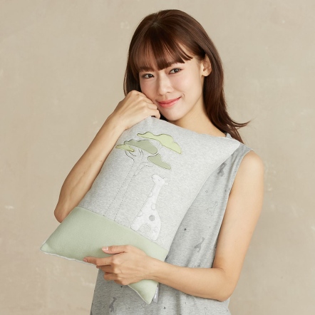 【攜旺認養】長頸鹿方形抱枕（30x45公分）-寧靜灰