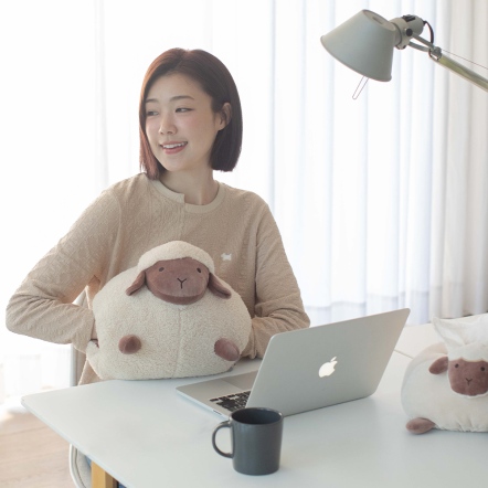 黑鼻羊暖手枕-羊絨白