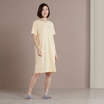 【乳木果】巴黎鐵塔印花V領短袖洋裝-鵝絨黃