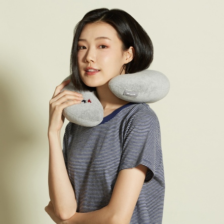 梗犬旅行頸部抱枕（附收納袋）