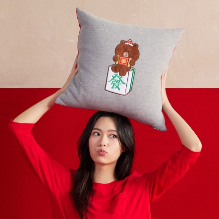 LINE FRIENDS｜熊大發財方形抱枕（45x45公分）