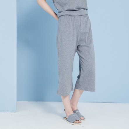 純棉素色寬版七分褲-迷霧灰
