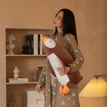 海鸚鵡趴姿抱枕-可可棕