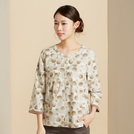 刷毛暈染印花剪接九分袖上衣-卡其