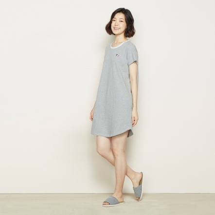 三色梗犬繡花滾邊短洋裝-迷霧灰