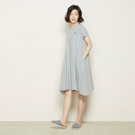 三色梗犬繡花不對稱下擺洋裝-迷霧灰