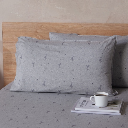 【攜旺認養】長頸鹿印花信封式枕套1入-迷霧灰