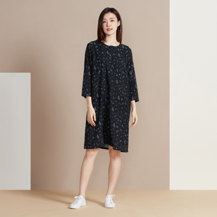 刷毛冬日印花半開襟長袖洋裝-黑