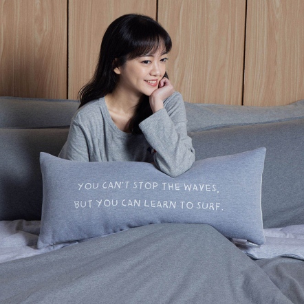 減法美學｜「乘風破浪」方形抱枕（30x70公分）-岩石灰